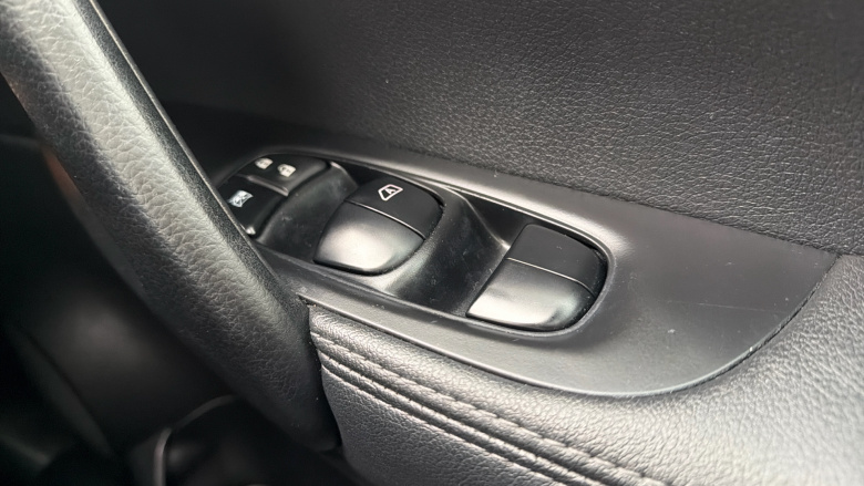 Nissan Qashqai 1.6 dCi Tekna 5dr Xtronic Diesel Hatchback